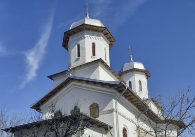 Au Facut O Spargere La Biserica