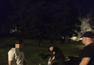 Facea gesturi obscene in public