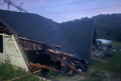 La 18 Ani A Decedat Dupa Ce S a Prabusit Acoperisul