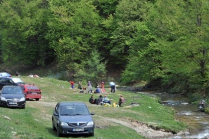 Picnicul pe malul raului poate aduce amenzi mari