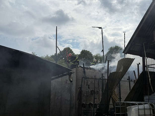 Casa distrusa de foc la Balilesti