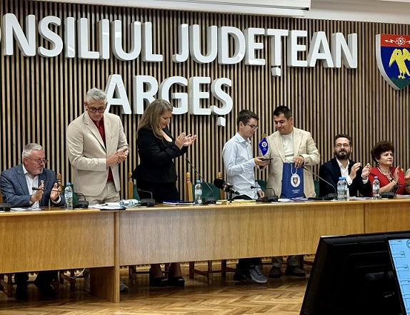 Emanuel Mazare Elevul De Aur Din Arges Premiat