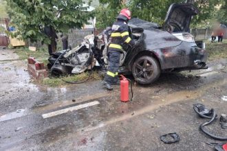 Accident grav la Leordeni BMW a intrat intr un cap de pod