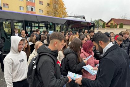 Liceenii invata sa colecteze selectiv deseuri