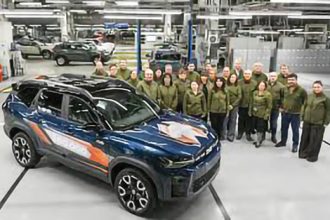 Dacia Bigster cu numarul 100000 fabricata la Mioveni
