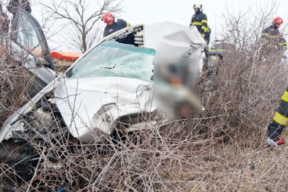 Sofer tanar decedat dupa un accident intre un autoturism si un autocamion