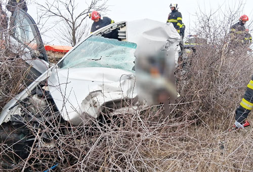 Sofer tanar decedat dupa un accident intre un autoturism si un autocamion