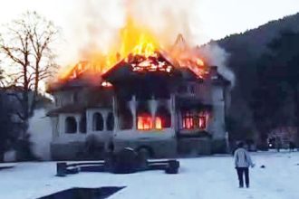 incendiu devastator la vila istorica dan zaharia din stoenesti
