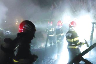 incendiu puternic in miezul noptii la costesti video