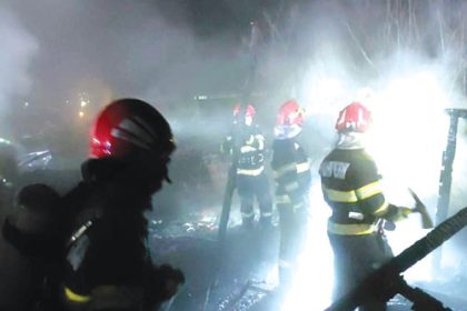 incendiu puternic in miezul noptii la costesti video