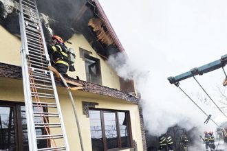 Anexa si acoperis afectate de incendiu
