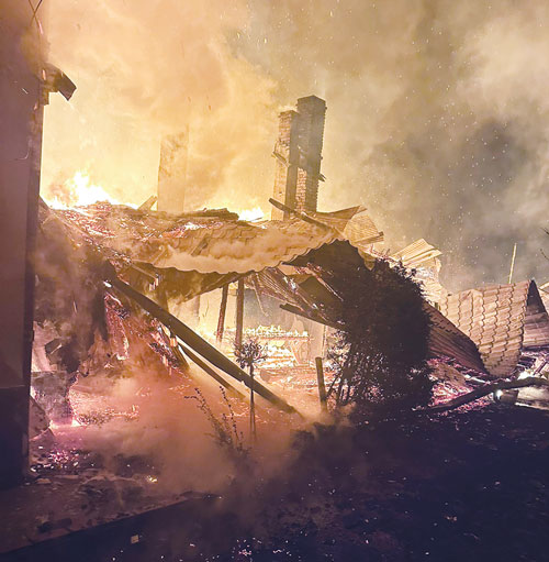 Incendiu de proportii intr o gospodarie din Hartiesti