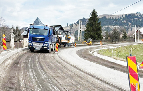 115 muncitori si 40 de utilaje pentru modernizarea DN73 Campulung Brasov
