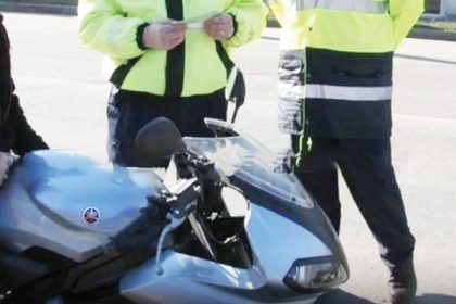Barbat suprins pe moped dupa ce a refuzat testarea cu etilotestul