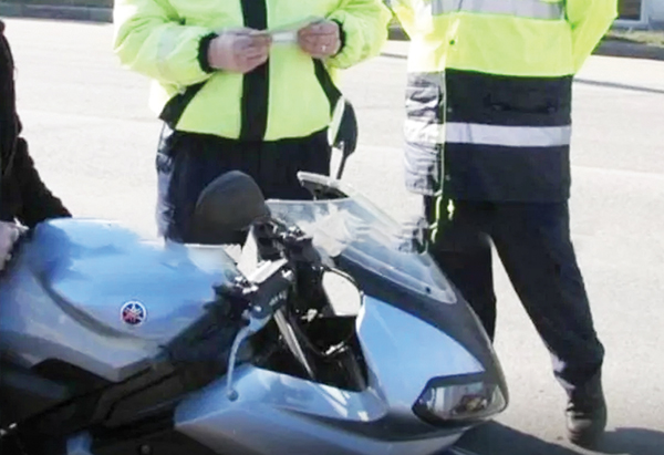 Barbat suprins pe moped dupa ce a refuzat testarea cu etilotestul