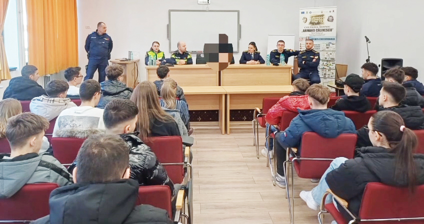 Doi elevi sanctionati pentru insulte