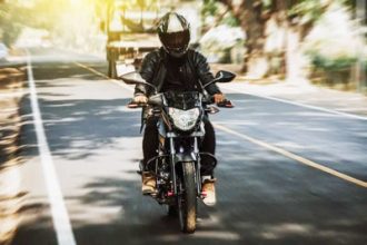 Motociclist Opritor la 129 Km h in Localitate