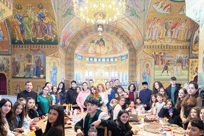 tinerii din mioveni cateheza despre martisor la catedrala
