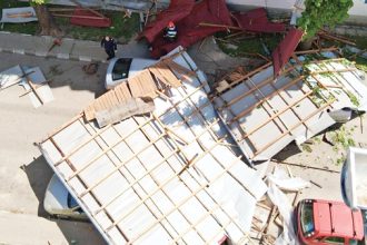 Acoperis Deteriorat Pe 150 De Metri Pe Lungime Un Barbat A Fost Spitalizat