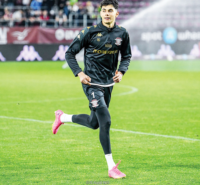 E pitestean si a debutat in Superliga pentru Rapid