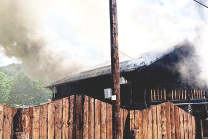 incendiu la o locuinta in dragan