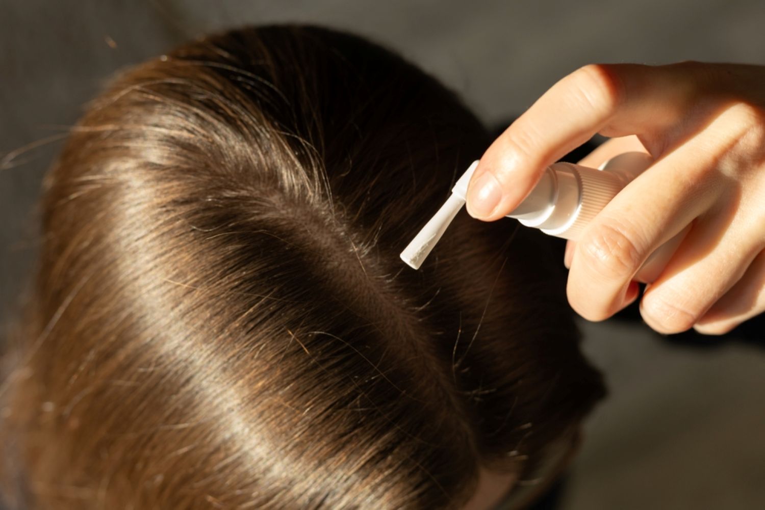 12 Factori Care Influenteaza Cresterea Sanatoasa a Parului