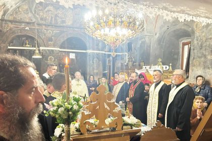 Sute de credinciosi au sarbatorit Hramul Sfantului Nicolae impreuna cu Grupul Tronos