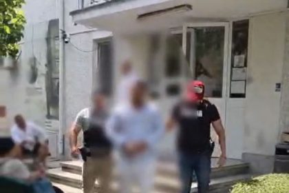 Agresorul din Curtea de Arges care a injunghiat un barbat in timpul zilei a fost retinut