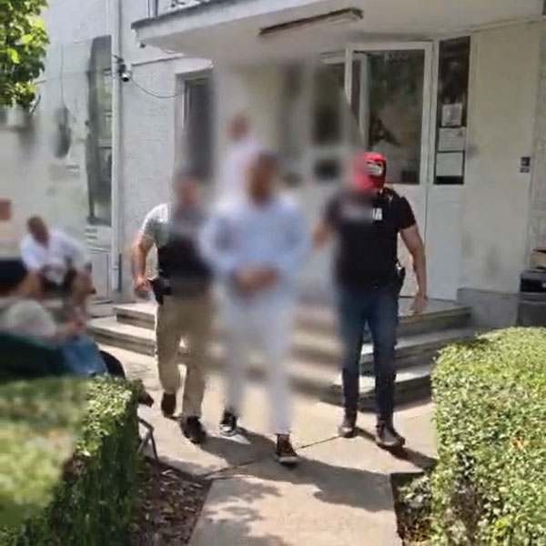 Agresorul din Curtea de Arges care a injunghiat un barbat in timpul zilei a fost retinut
