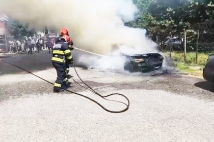 Un camion a ars in Pitesti iar la Campulung flacarile s au raspandit la alte trei vehicule