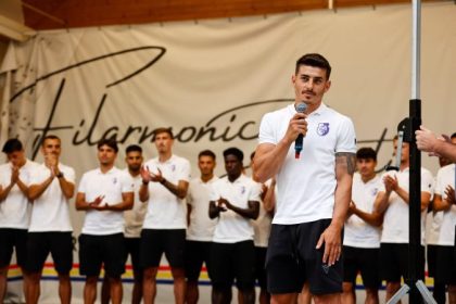 Pe santierul stadionului la primarie si apoi in fata publicului la strand