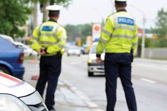 Retinut dupa ce a fost prins conducand sub influenta alcoolului si cu permisul anulat