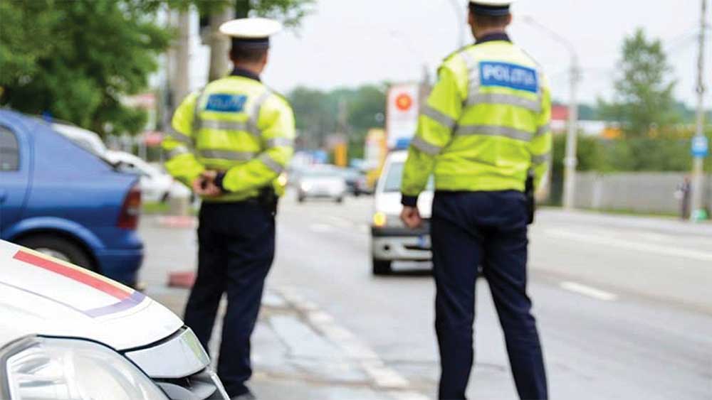 Retinut dupa ce a fost prins conducand sub influenta alcoolului si cu permisul anulat
