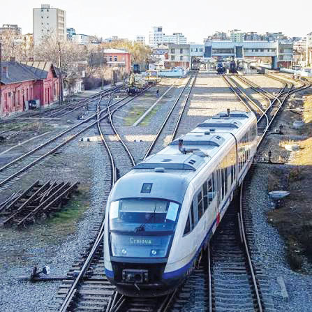 trenuri la intervale regulate in apropierea pitestului